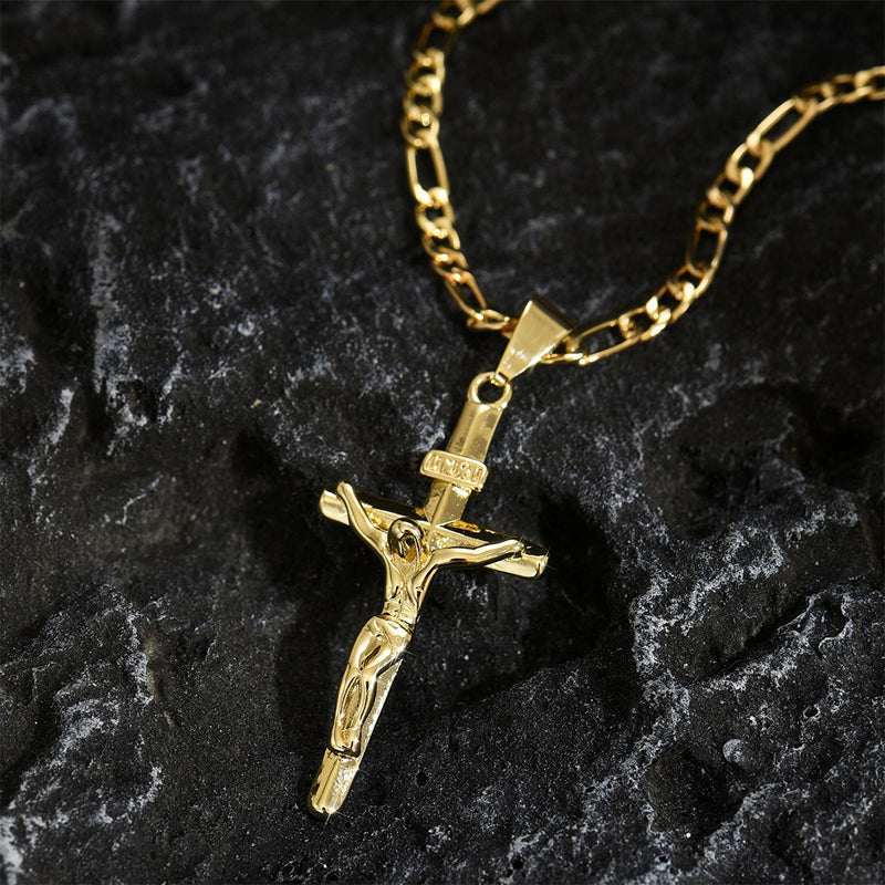 ✝️ Gold Crucifix Necklace – Detailed INRI Motif, Adjustable Figaro Chain & Hypoallergenic Finish 💛